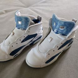 Kids Jordan's 2.5Y White And Blue 