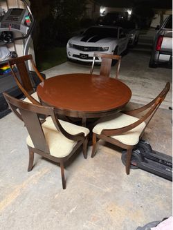 WOOD DINING TABLE +4 chairs
