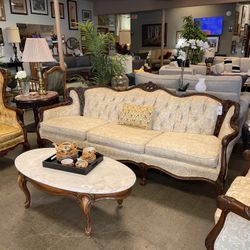 Victorian-style Sofa 