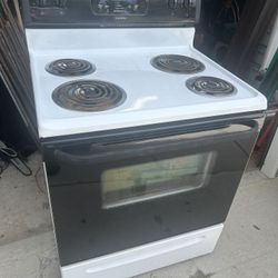 White Electric Stove / Read Below ⬇️ 