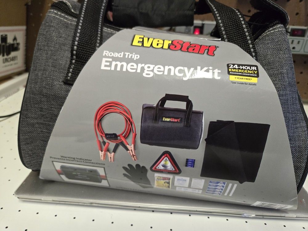 EverStart Road Trip Safety Kit