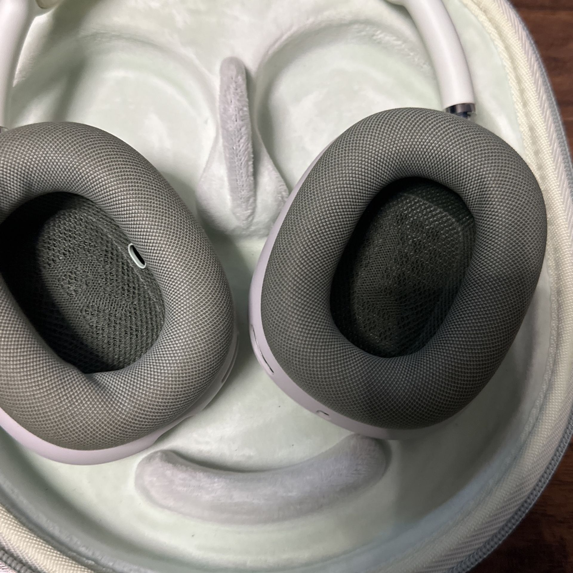 airpods pro max
