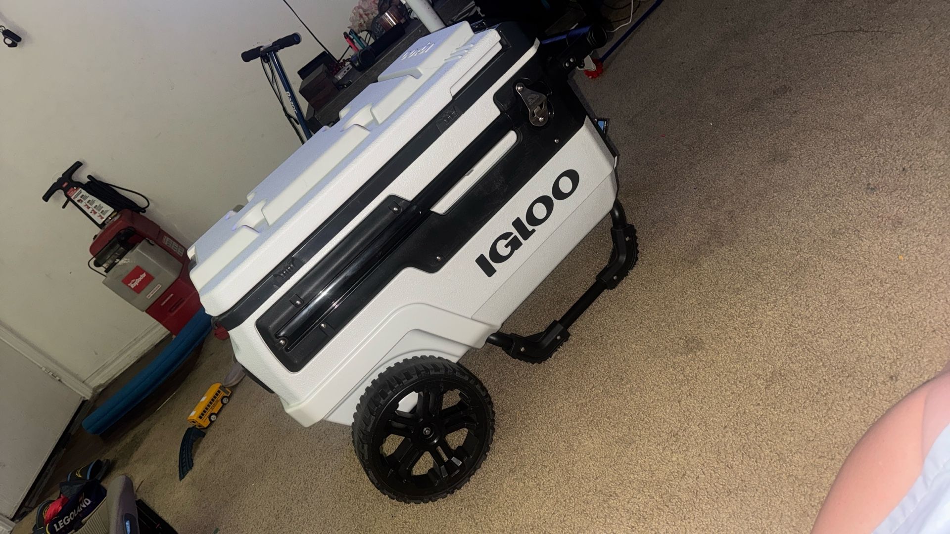 IGLOO 70Qt Trailmate Rolling Cooler