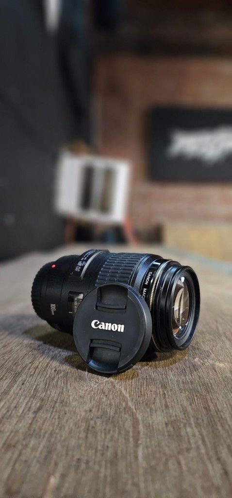 Canon Macro Lens EF 100mm 2.8 USM