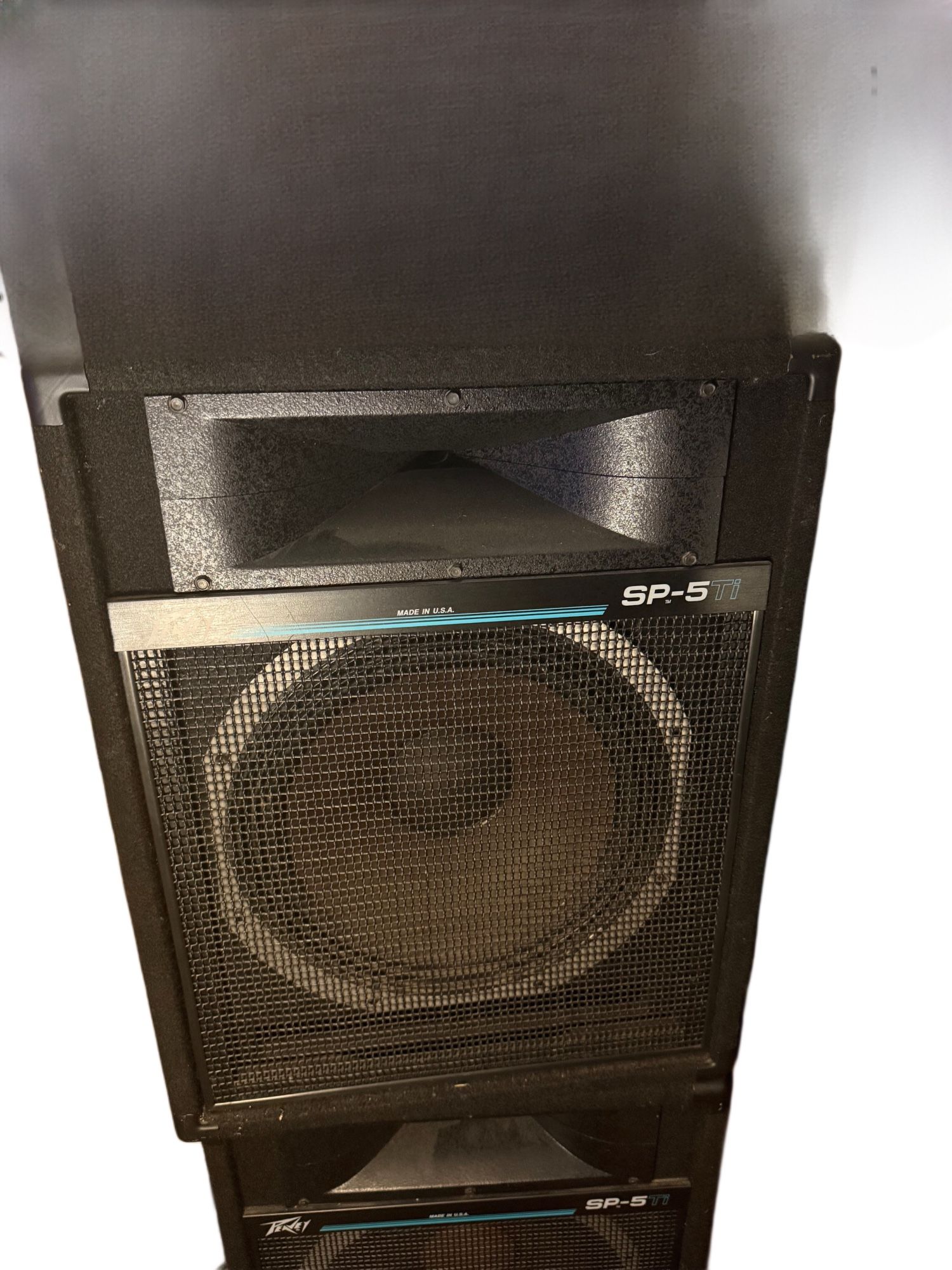 Speakers Peavey Brand