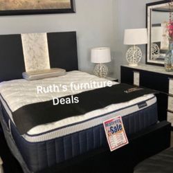 Elegant 4-pc Bedroom Set Queen Size Bed, Dresser, Mirror & Nightstand 