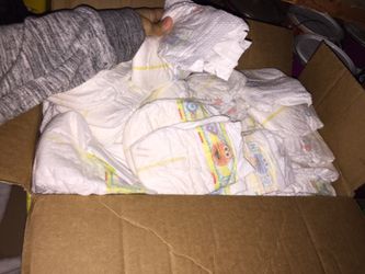 Box of pampers / huggies newborn