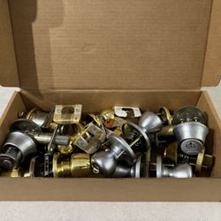 Used Keyed-Alike Lock Set - 4 Sets Knobs & Deadbolts (Kwikset, Titan & More)
