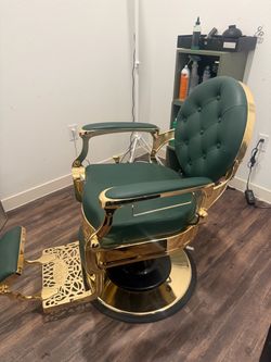 Green & Gold Vintage Style Barber Chair