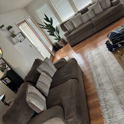 Large Couches / Sofas 