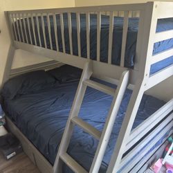 Bunk bed 
