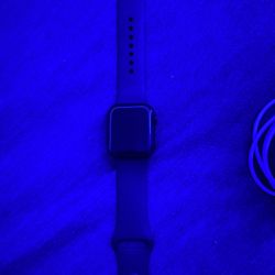 apple watch SE and charger 