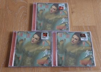 Taylor Swift The Life of a Showgirl CD + Hand Signed Photo 1/2/4