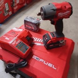 Milwaukee M18 FUEL 18V Lithium-Ion Brushless Cordless  1/2" Mid-Torque Impact Wrench w/ Pin Detent Kit , Resistente Batteries. 