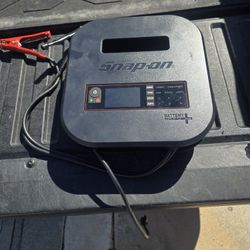 Bench Top Battery Charger Plus™ (Lead-Acid and LiFeP04 Vehicle Batteries)