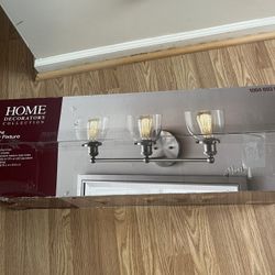 BRAND NEW 3 LIGHT BATHROOM VANITY LIGHT   BRUSHED NICKEL   3 GLASS GLOBES  26.75 INCHES LONG  HOME DEPOT $89.97 (SEE AD)  ASKING $40💡💡