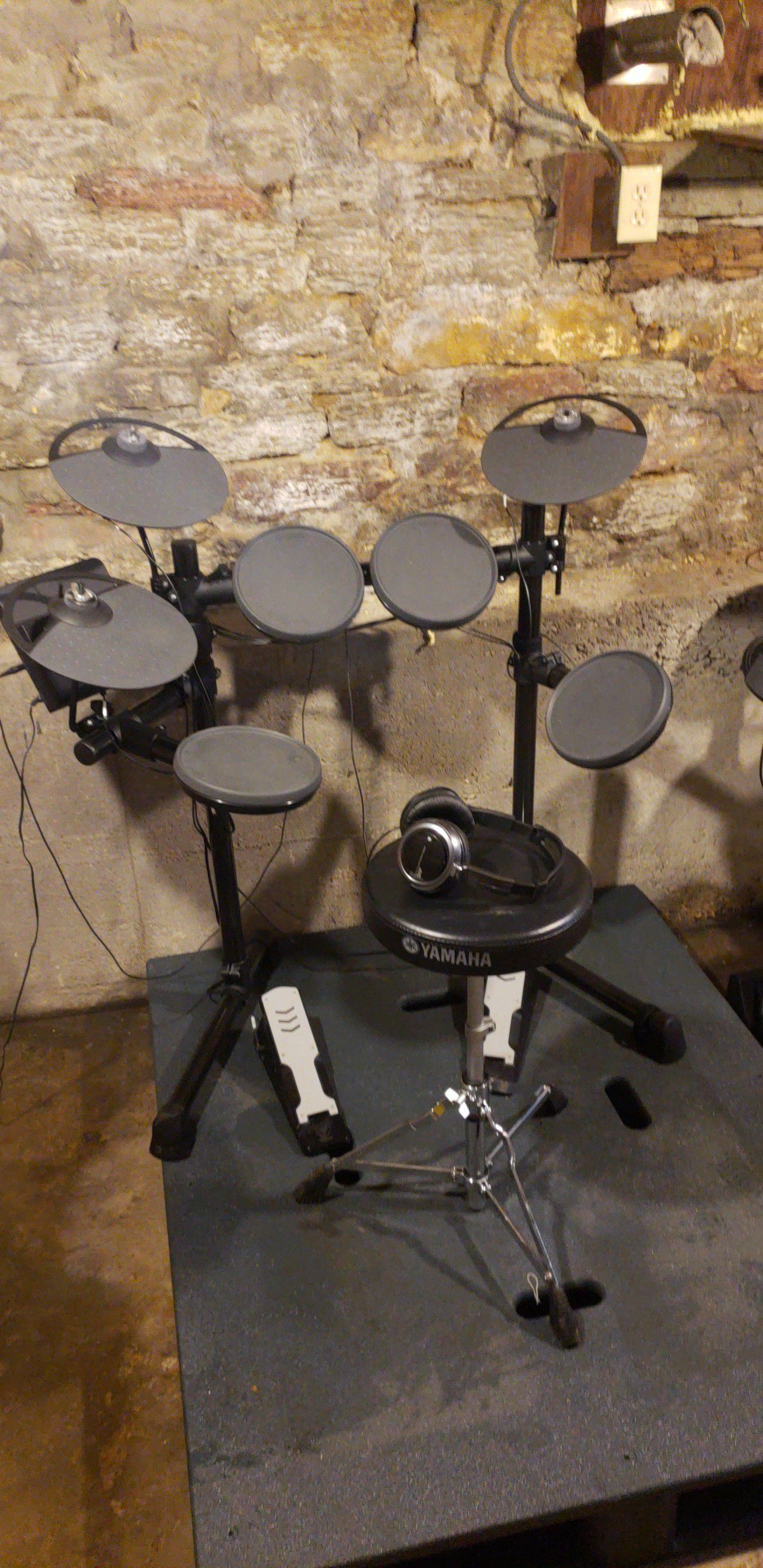 Yamaha DTX400K electronic drum kit