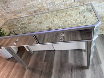 MIRRORED ACCENT TABLE/ VANITY