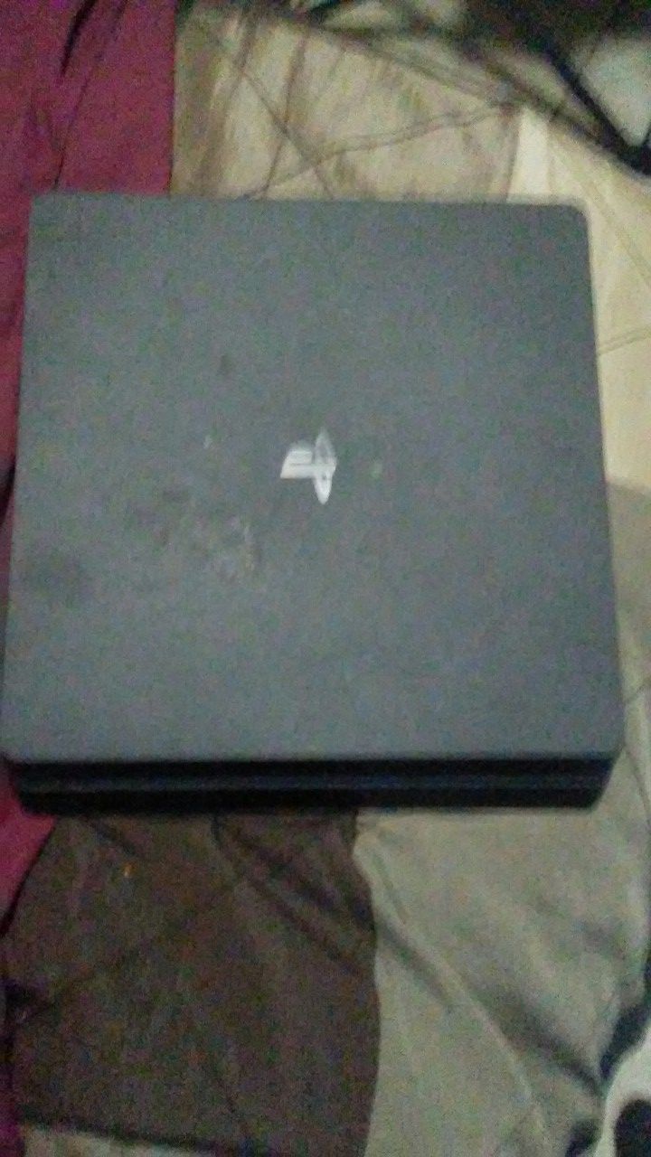 Ps4 slim 1TB