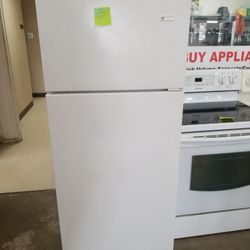 White Westinghouse 15cf Top Freezer Refrigerator FREE LOCAL DELIVERY 