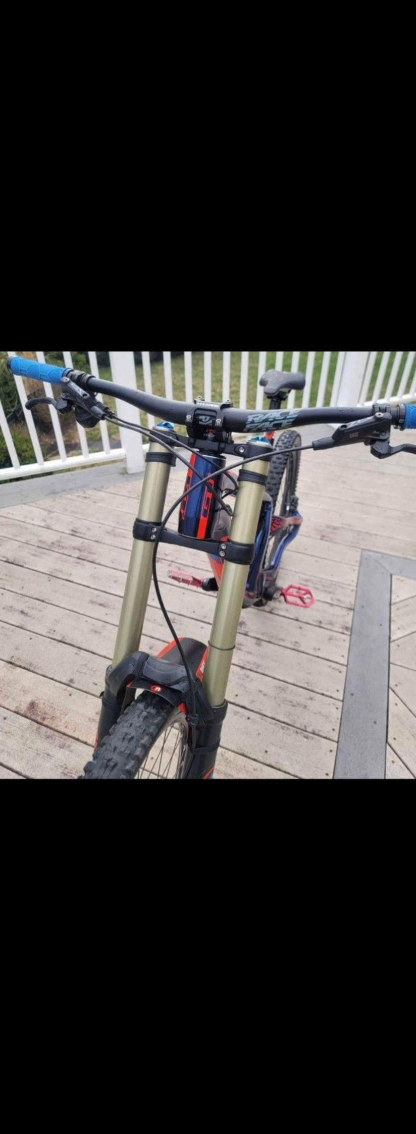 GT Fury Expert Downhill Bike