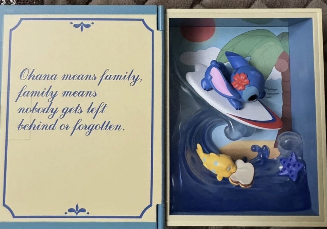 POP MART Disney Classic Fairy Tales -Stitch - Mini Book Character Scene