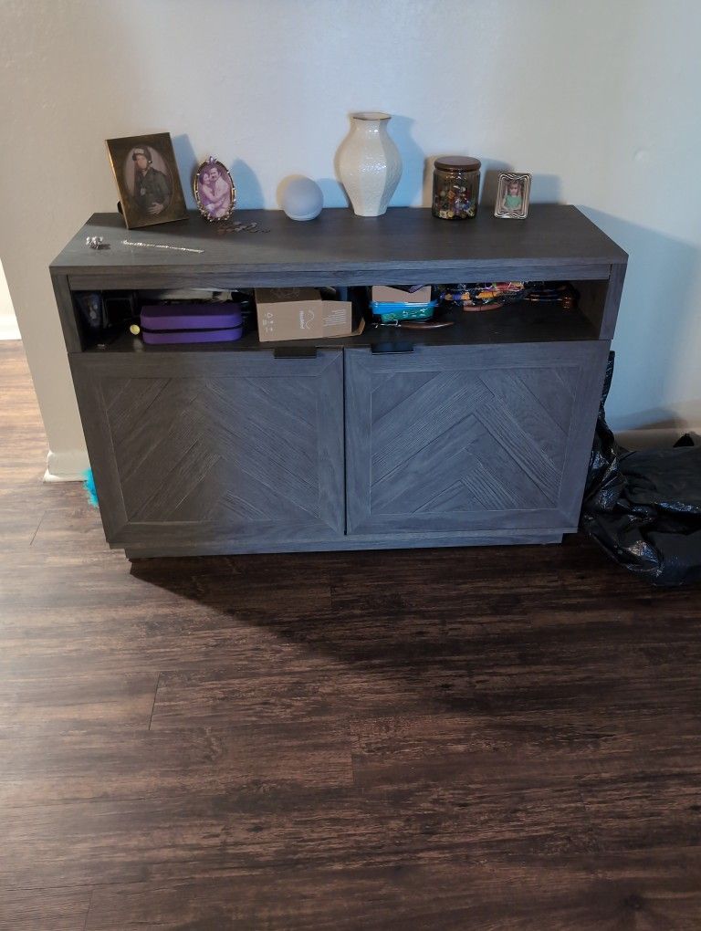 TV CONSOLE OR BUFFET