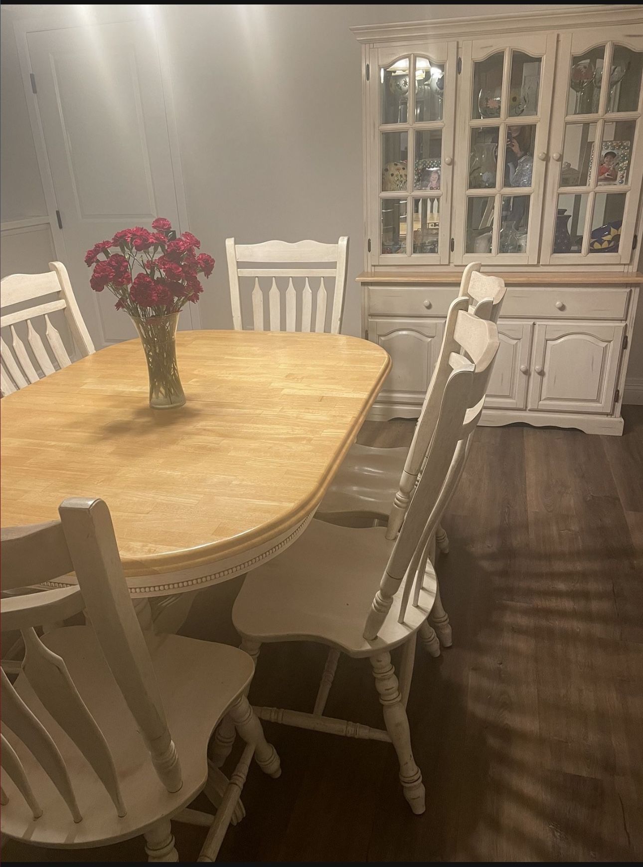 Beautiful Kitchen Table And Hutch