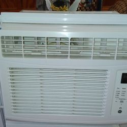 GE Air Conditioner Is 6.000 Btus Newer AC  Pick Up Only Cash Only Ty Paula $90.00