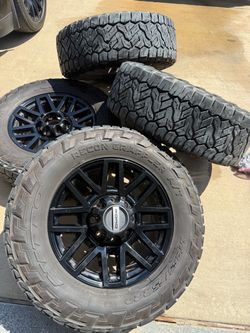 Ford f250 f350 20” on 35”black appearance package
