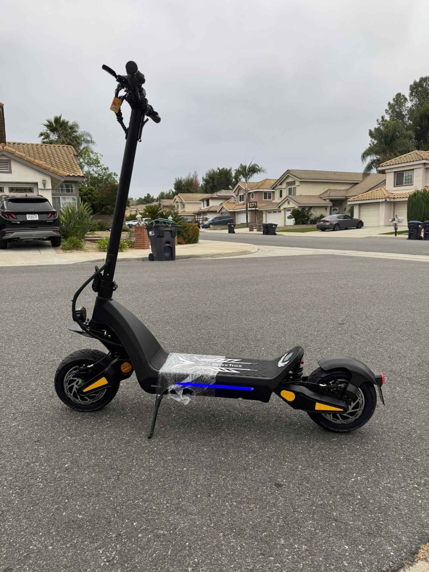 Dual-motor dual-battery high-speed electric scooter