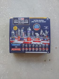 2020 Battle For The White House Chess Set