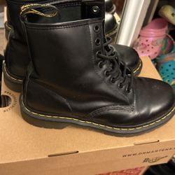 Women’s Shoes.