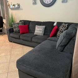 Beautiful Sectional Couch From Ashley Furniture LIKE NEW 