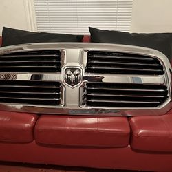 Dodge ram 1500 Front GRILL