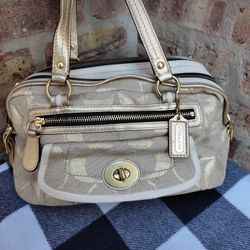 Coach Bag In Excellent Shape 9.9/10..SALE For Holidays 