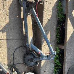 Electric Scooter Works Just Needs To Be Soldered At The End Cause It’s Cracked