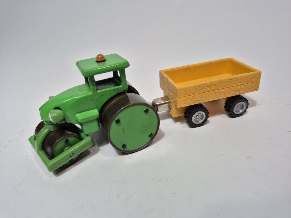 Bob the Builder Diecast Take Along N Play Roley TOMY Pull Along Train Tank