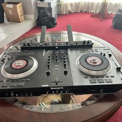 Numark NS7 w/NFSX Control 