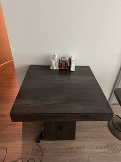 Dining table 31’-31’ small
