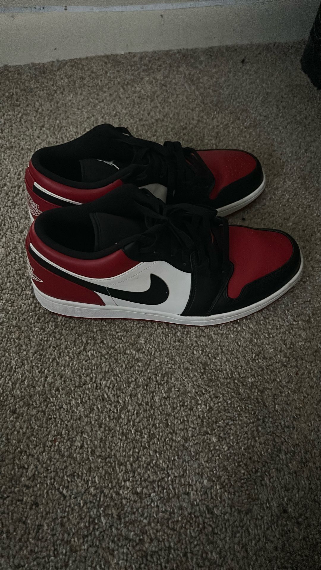 Jordan 1 Low Bred Toe Size 11 Men