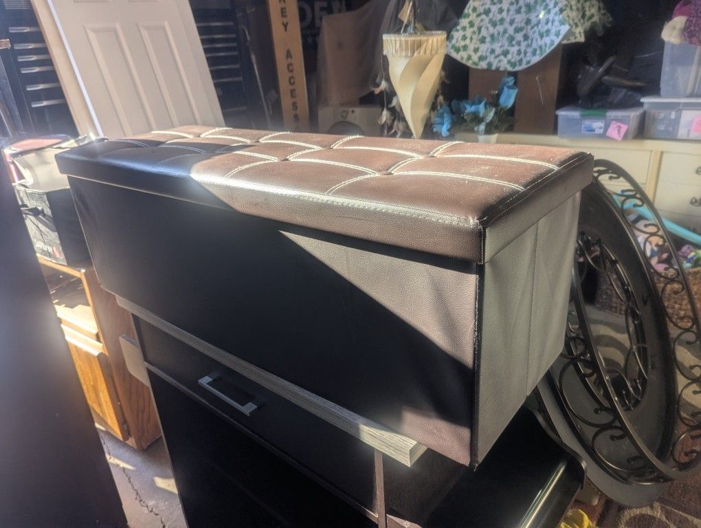 LEATHER STORAGE OTTOMAN