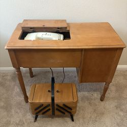 Singer Sewing Machine 