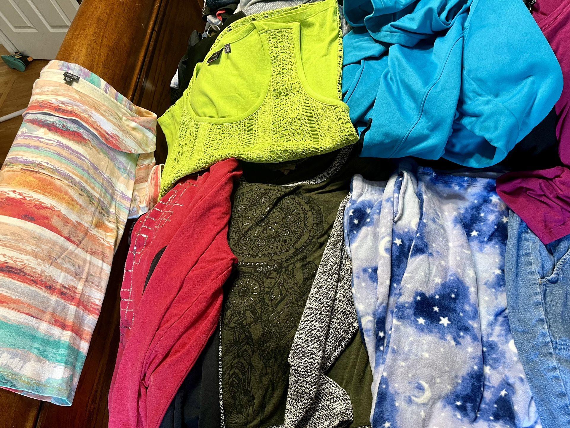 lot #19 womans 2x 9pc clothing lot  All brand name in great condition  1 dress 1 pajama pants 1 jacket 1 hoodie 4 shirts 1 pair shorts = 9 pieces for 