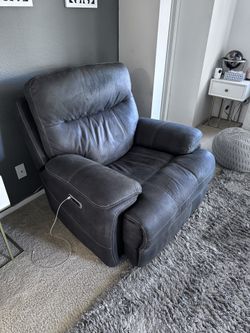 FULLY RECLINABLE CHAIR