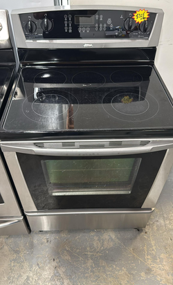 Whirlpool Electric Glass-Top Range – Stainless, 5 Elements