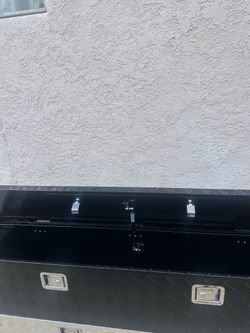 Aluminum toolbox for trucks