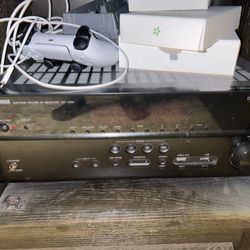 Yamaha Receiver And Two Klipsch Floor Standing Speakers 