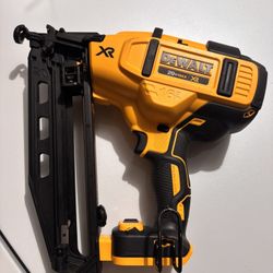 Dewalt XR Cordless 16 GA Finishing Nailer 