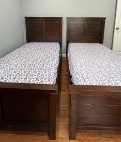 Solid Wood Twin Bed Frames – Set of 2 – Excellent Condition